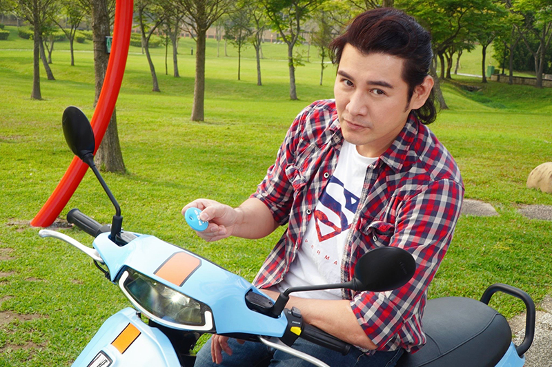 一鍵啟動的設計與汽車相彷,使用上也不需要特別適應。