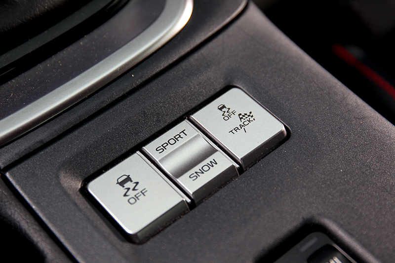 自排BRZ提供 Normal/Sport/Snow模式,及讓循跡介入時機延後的Track賽道模式。