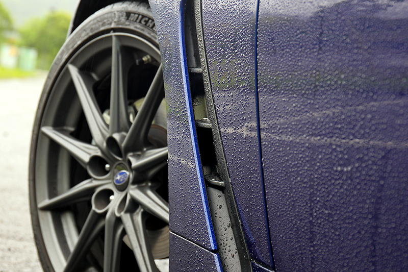 車側導流氣孔兼具實用與美觀。