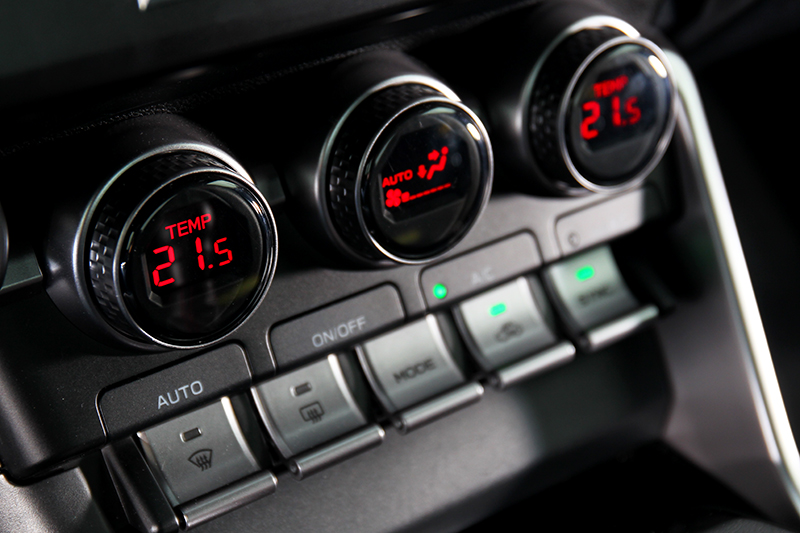 空調操作介面與以往仍相似。