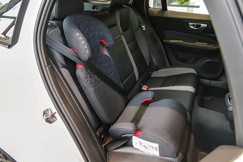 Volvo業界首創來店賞車,提供英國頂級嬰幼精品 Britax Römer 兒童安全座椅及 Volvo原廠 Artex 兒童增高墊,確保所有乘員最安全的試乘體驗。