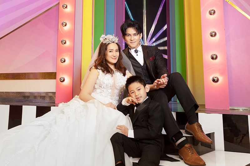 【車勢星聞】羅美玲老公宴客前搞丟車鑰匙,臨時糗借宴客服。(圖:民視提供)