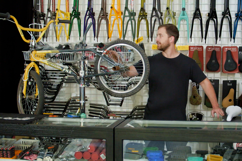 【車勢星聞】《布魯克林舊貨王》比利鷹眼,讓Haro BMX單車英姿重現。(圖:Discovery提供)