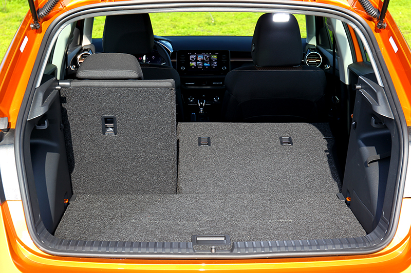 在標準狀態下後廂的置物容積為380公升,若將後排座椅傾倒則可提升至1,190公升