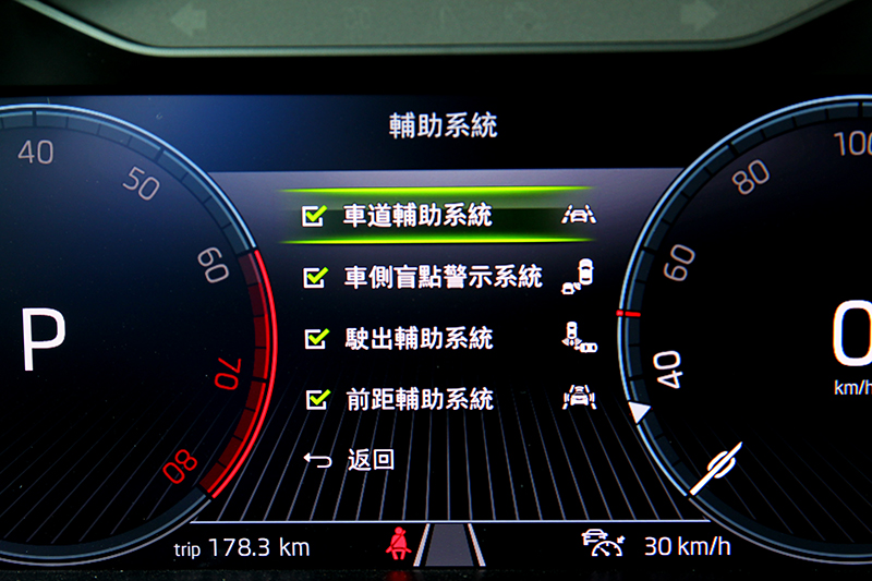 大改款Fabia除了全車系標配9具安全氣囊,符合Level 2等級的駕駛輔助系統同樣在標配項目之列