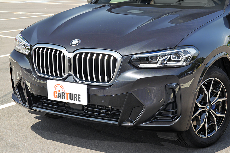 小改X3水箱護罩面積更大更方正,並將30i Luxury改為30i M Sport。