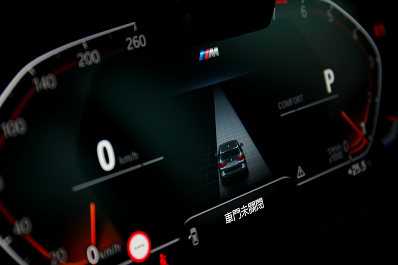 數位儀錶一樣是12.3吋,此次則有新增道路虛擬實境顯示功能。