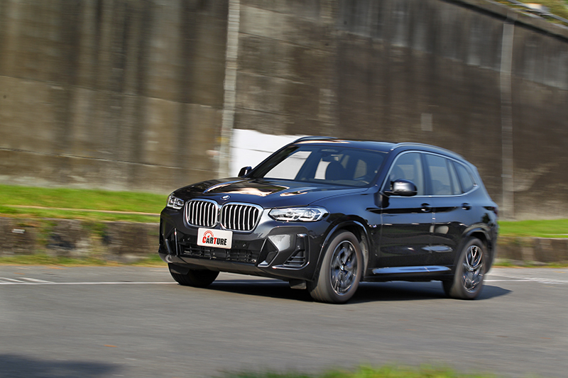 導入48V輕油電系統,因而能時速低15km/h時或EcoPro與Comfort模式車速介於25~160km/h之間關閉引擎改以慣性滑行。