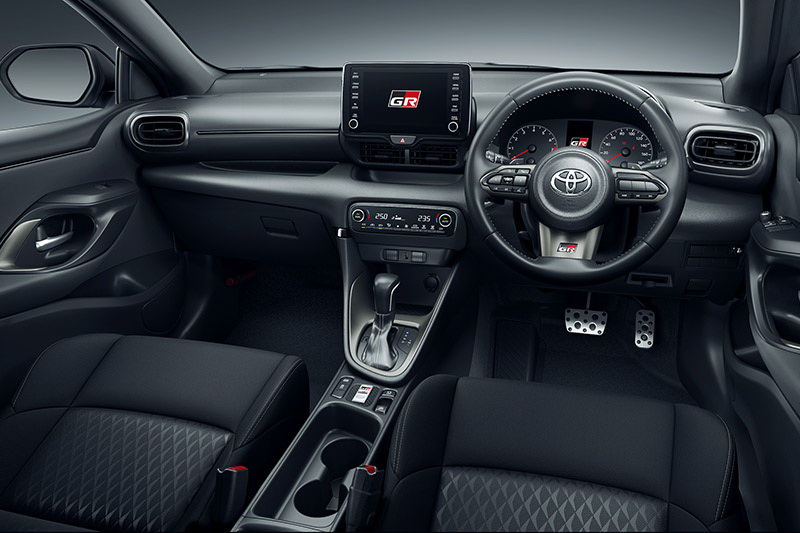 圖為日規GR Yaris RS之CVT版本。