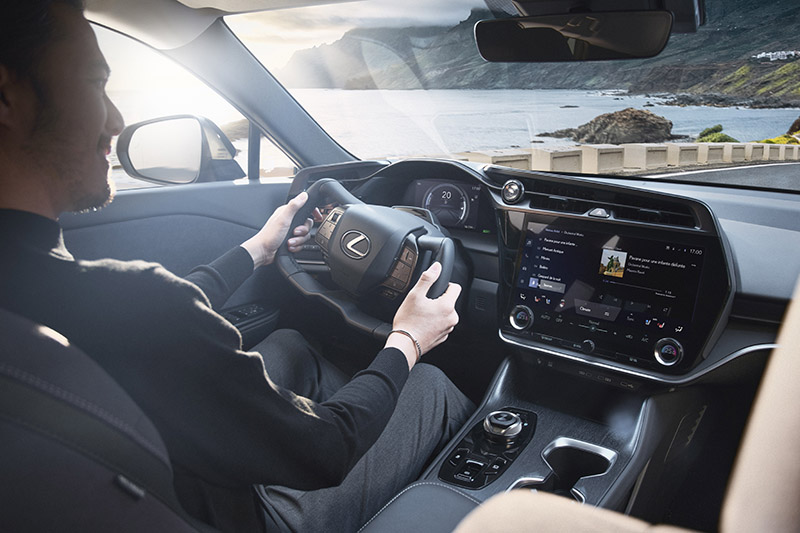 RZ可選配上下平整化方向盤,有效降低方向盤所帶來的視線阻礙。