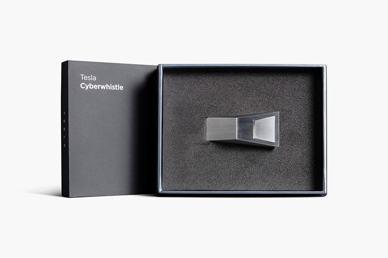 Tesla 台灣線上商店即日起開放訂購限量 Cyberwhistle,每筆訂單限購 2 件。