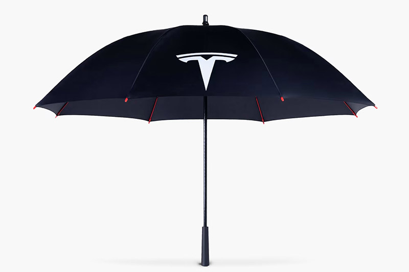 Tesla 高爾夫球傘採用高強度玻璃纖維傘骨,搭配符合人體工學設計的手把,使用起來輕鬆無負擔。