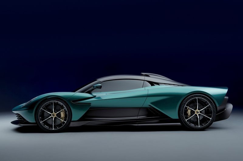 Aston Martin Racing.Green.計畫2024年交付Valhalla，2025年推出首款電動車。