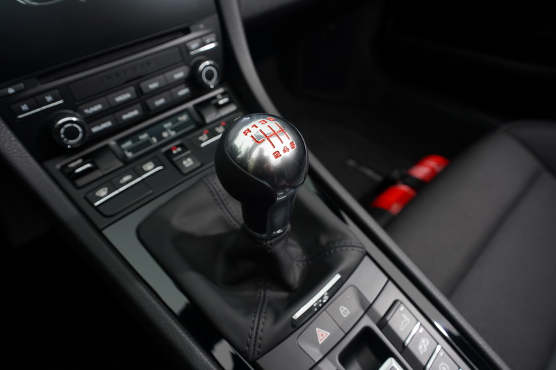 718 Boxter T搭配的不是熟悉的PDK變速箱,而是讓駕駛能更直接與引擎溝通的6速手排系統