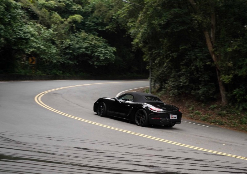 Boxter最令人津津樂道的還是那宛如軌道車的貼地飛行感受