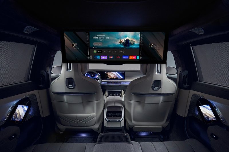 BMW i設計總監表示未來會朝人工智慧邁進,介面會待有需求才會顯示。