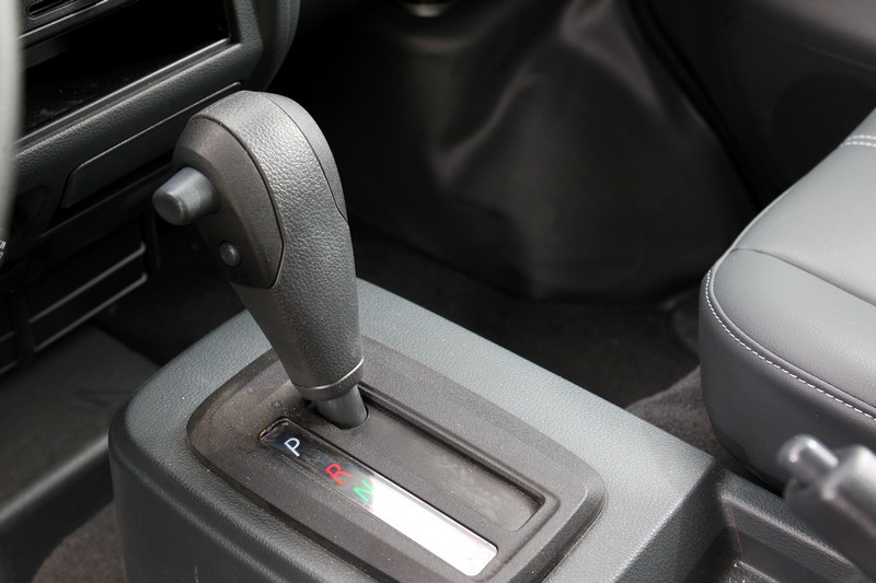 四速自排變速系統的選項,無分男女皆能輕鬆駕馭。