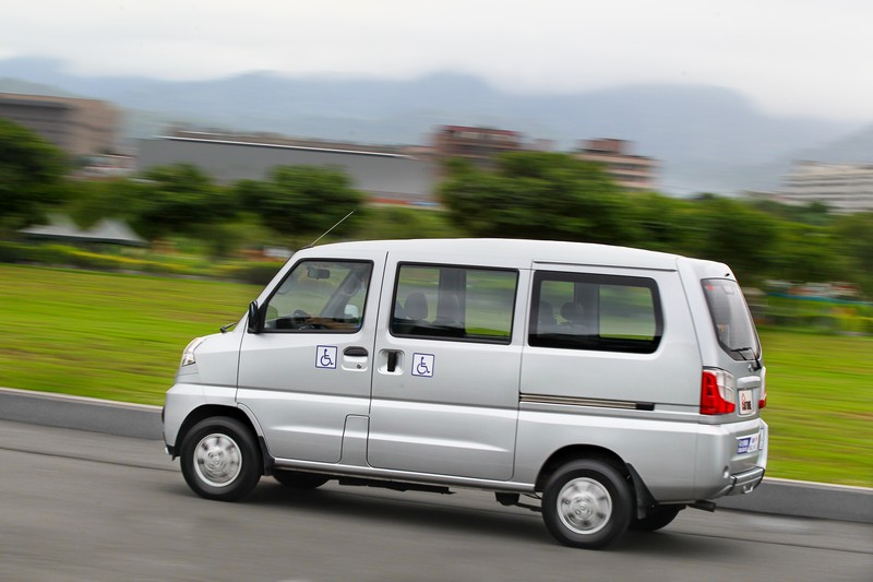 小巧緊湊的車身與充足的1.5升動力,大街小巷穿梭一點也不費力。