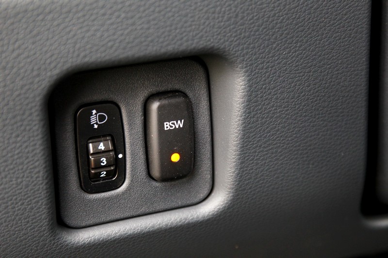 如同BSW盲區偵測警示系統,在菱利A180車上同樣得見。