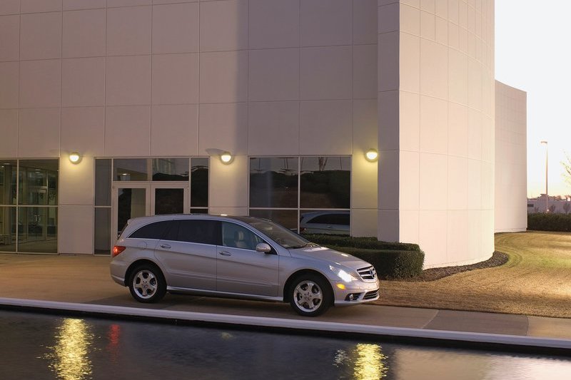 近日美國賓士宣布召回近30萬輛ML-Class、GL-Class與R-Class。