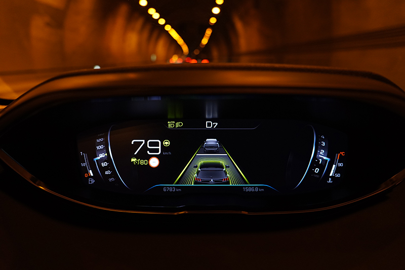 完整的ADAS先進駕駛輔助系統同樣是PEUGEOT 3008的強項,大幅降低駕駛者的負擔同時提升乘員安全。