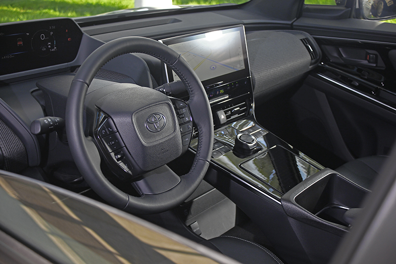 座艙鋪陳較同門車款更形簡化,俐落現代感油然而生。