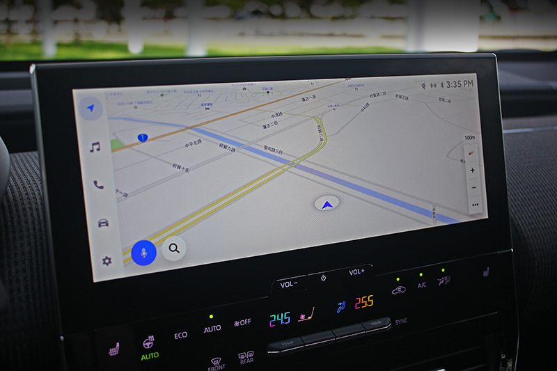 12.3吋中控螢幕不僅功能齊全,還具備無線Apple Carplay與有線Andriod Auto連結功能。