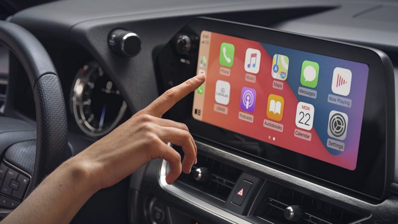 配備8吋與選配12.3吋中控螢幕，且支援無線Apple CarPlay與Android Auto。