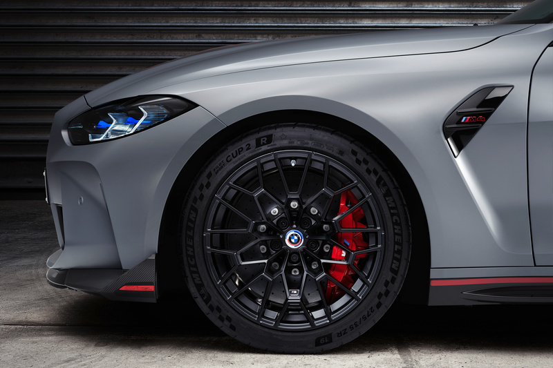 配備輕量化鍛造輪圈與前275/35 ZR19、後285/30 ZR20 Michelin Pilot Sport Cup 2輪胎。