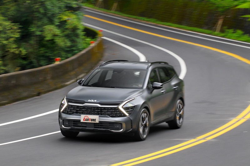 搭載Smart stream 1.6升渦輪增壓汽油動力心臟,搭配CVVD連續可變氣門持續期間系統,可帶來180匹的最大馬力與27公斤米的最大扭力。