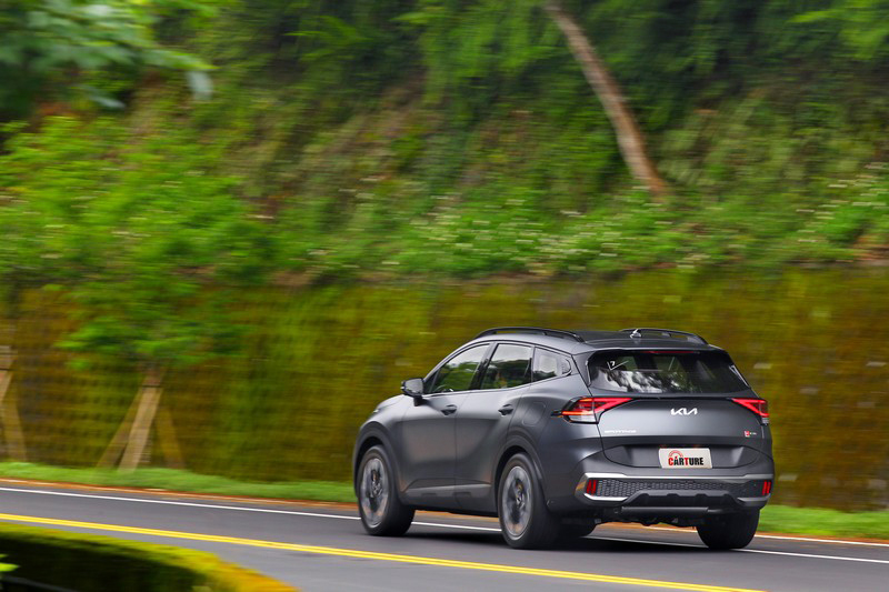 包括LFA車道維持輔助(全速域)、LKA車道修正輔助以及SCC智慧巡航控制(全速域)等系統作動平順,實際使用感受相當討喜。