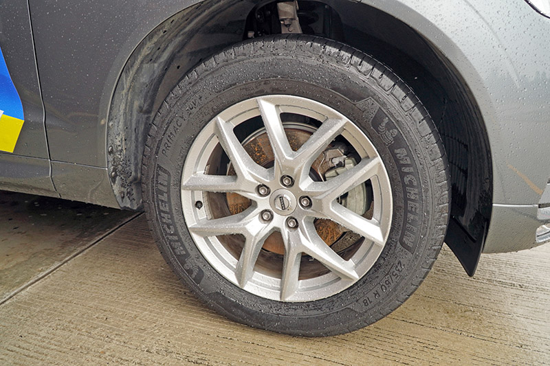 Primacy SUV+的濕地排水性非常優異。