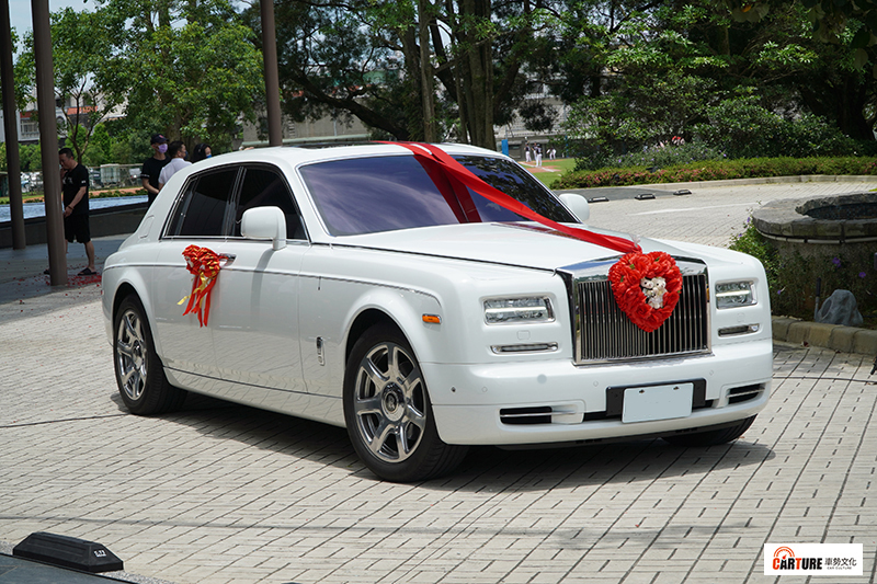 【車勢星聞】三立八點檔《一家團圓》拍豪門婚禮,新人禮車Rolls-Royce超過新台幣四千萬元。