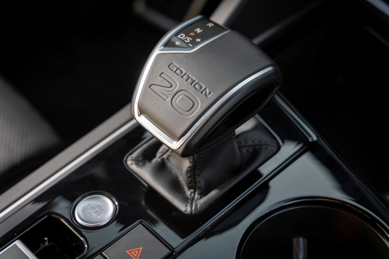 排檔桿也附有Edition 20字樣。