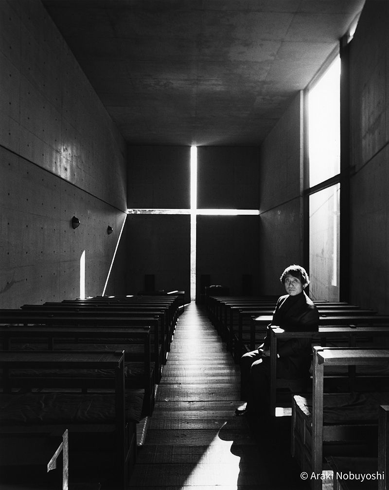 安藤忠雄與光之教堂 ©Araki Nobuyoshi ,由忠泰美術館提供
