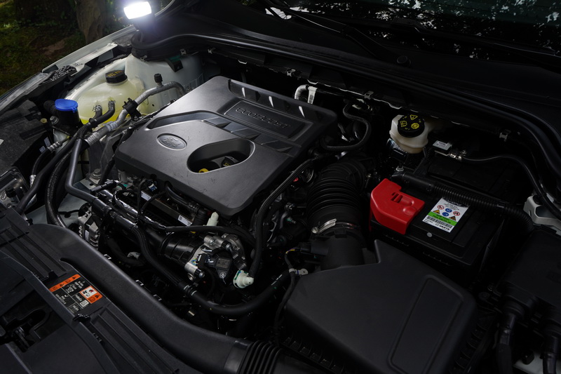 1.5升渦輪引擎飽滿的輸出不因高承載有所減損,平路/山路表現稱職