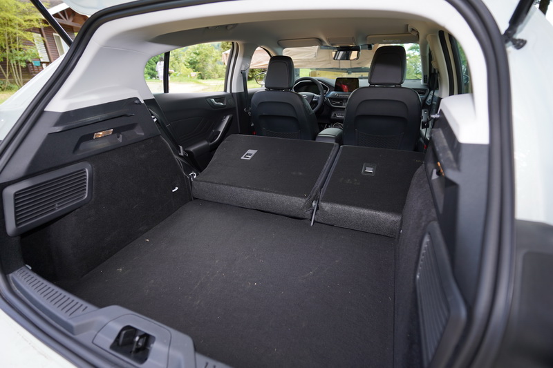 若只有規劃雙人露營,將後座傾倒可挪出更多空間放置更多樣的露營裝備