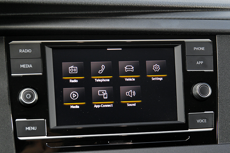 6.5吋中控雖非最新介面,但所附功能也相當齊全。