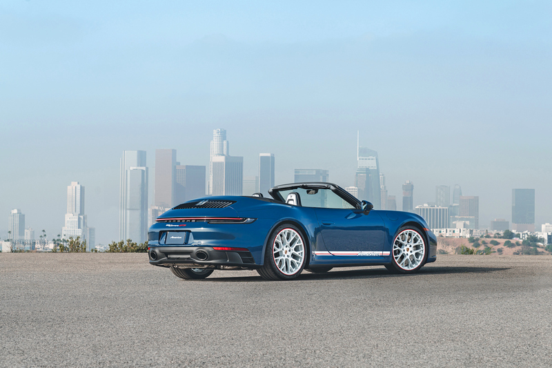 藍色車色、紅白America字樣飾條，營造出美國國旗視覺感。