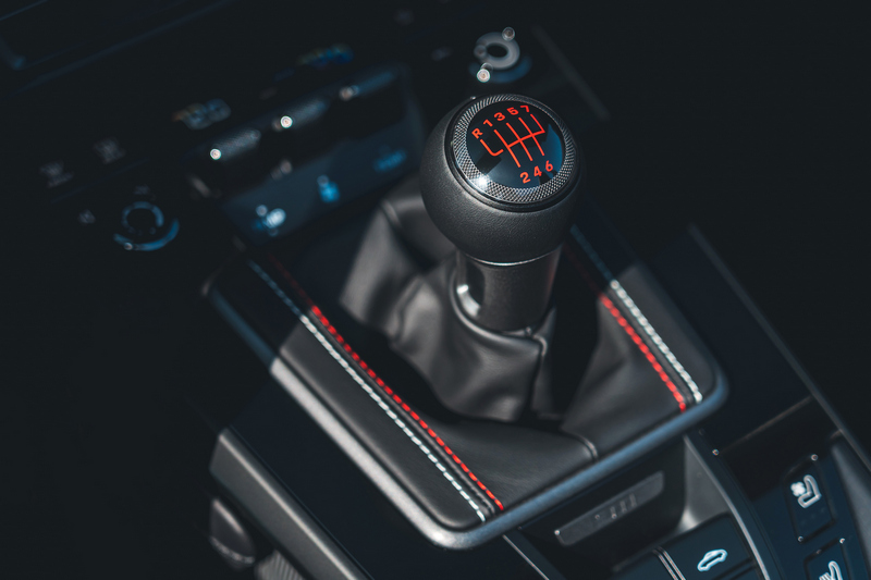 911 Carrera GTS Cabriolet America Edition配置七速手排。