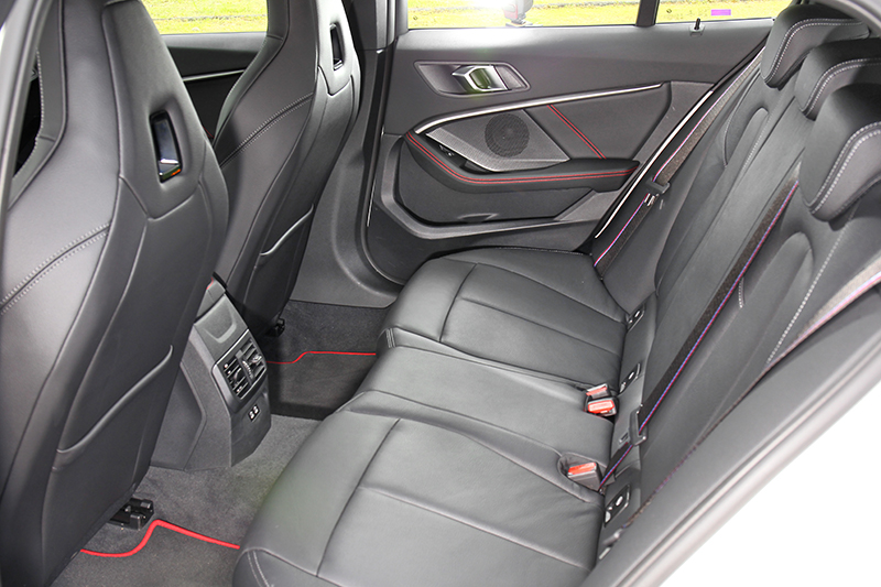 2,670mm軸距也兼具日常乘坐舒適性。