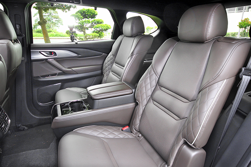 獨立座椅加上2,930mm軸距及椅背可調和前後移動,讓第二排擁有絕佳的舒適乘坐感受。