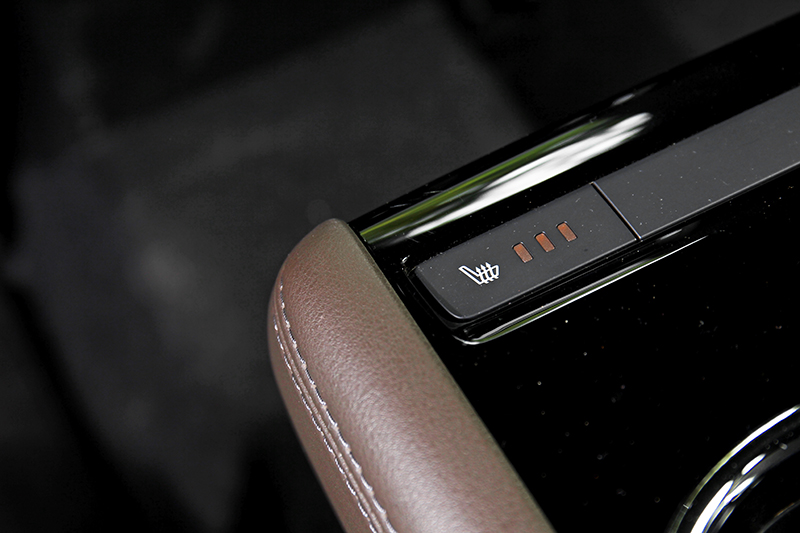 後座椅具有加熱功能。