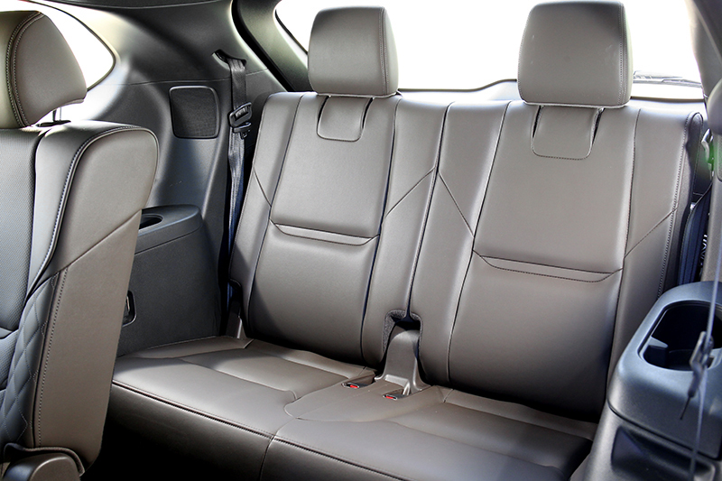 超過5米車長和第二排可前後移動等助益,第三排就算成人乘坐也不會擁擠。