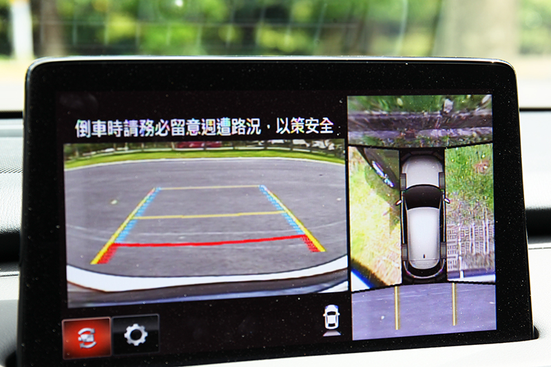 有倒車影像即使車長超過5米也不用擔心停車視野。