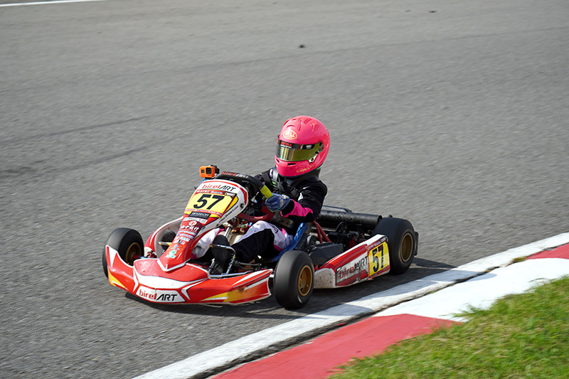 李羽晨自開始接觸卡丁車就戴著粉紅色安全帽下場,因此有了「粉紅帽」的暱稱。