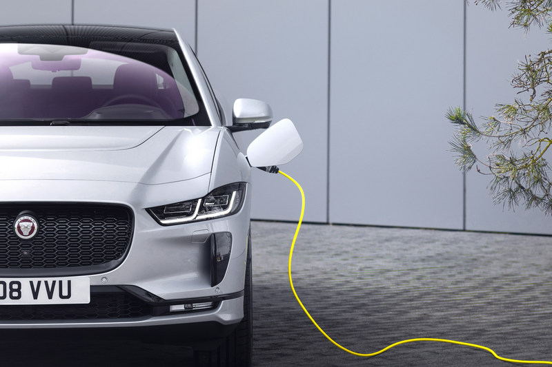 有消息指出Jaguar將於2025年帶來三款電動車,售價預計會從8萬元英鎊起跳,最高有可能會落在20萬元英鎊。