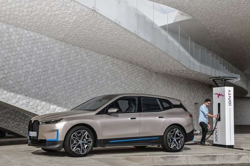 德國與BMW認為2035年全面電動化時間點過早,不僅付出成本太高,充電建設與原物料來源等問題也沒有解決。