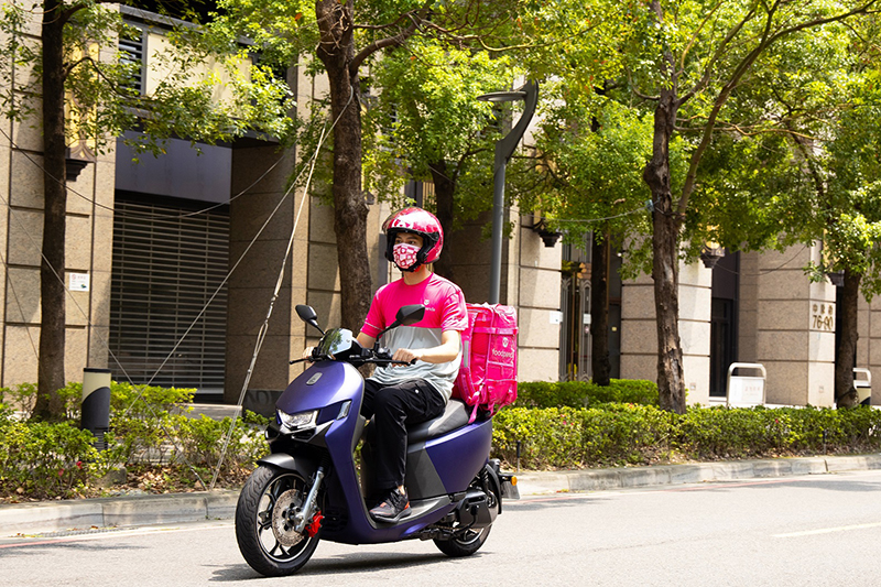 《foodpanda》7月優惠碼懶人包,暢飲人氣飲料「超甜」8折優惠。