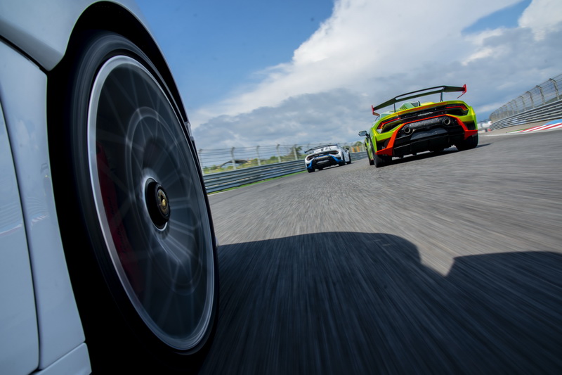 在LDVI車身動態整合系統的控制下車尾的擺動程度並沒有想像中來的多,同時在後輪轉向的協助下進彎路線亦相當精準